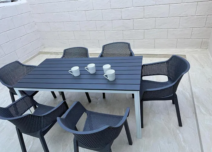 Town House, 10m From Chabad Lubavitch 度假居 拉纳卡