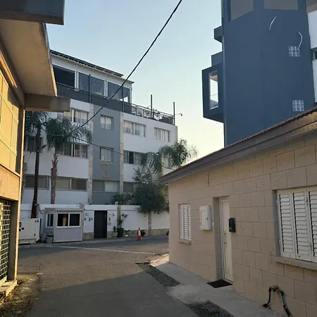Town House, 10m From Chabad Lubavitch Ferienhaus