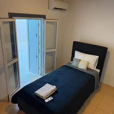 Town House, 10m From Chabad Lubavitch Larnaka