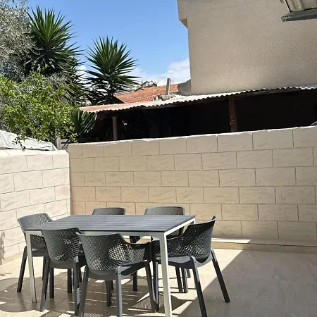 Town House, 10m From Chabad Lubavitch Ferienhaus Larnaka