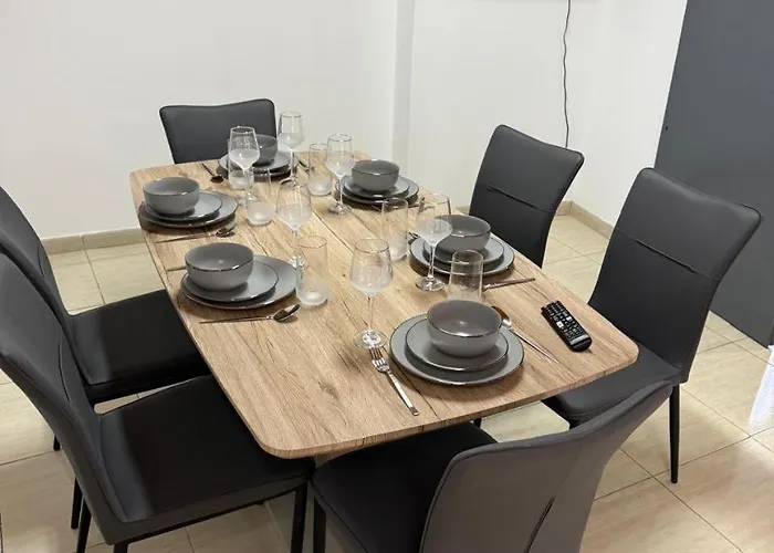 Town House, 10m From Chabad Lubavitch *