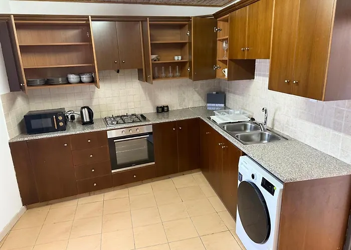 Town House, 10m From Chabad Lubavitch